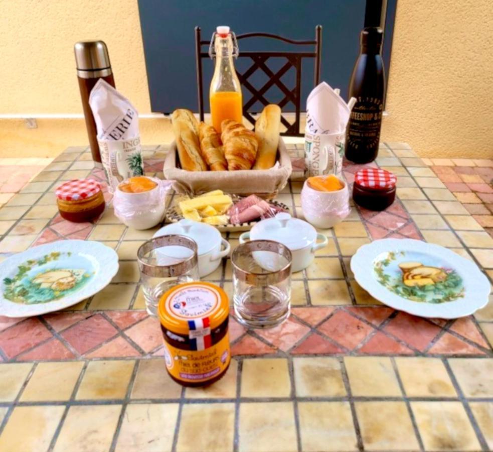 Au Son De L Angelus Bed & Breakfast Moncrabeau Luaran gambar